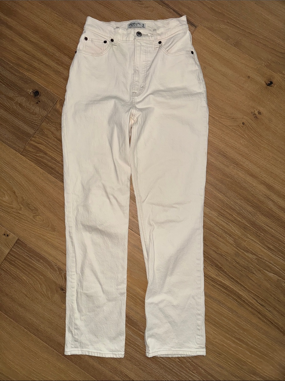 Abercrombie & Fitch Curve Love Ultra High Rise 90s Straight Jean Cream